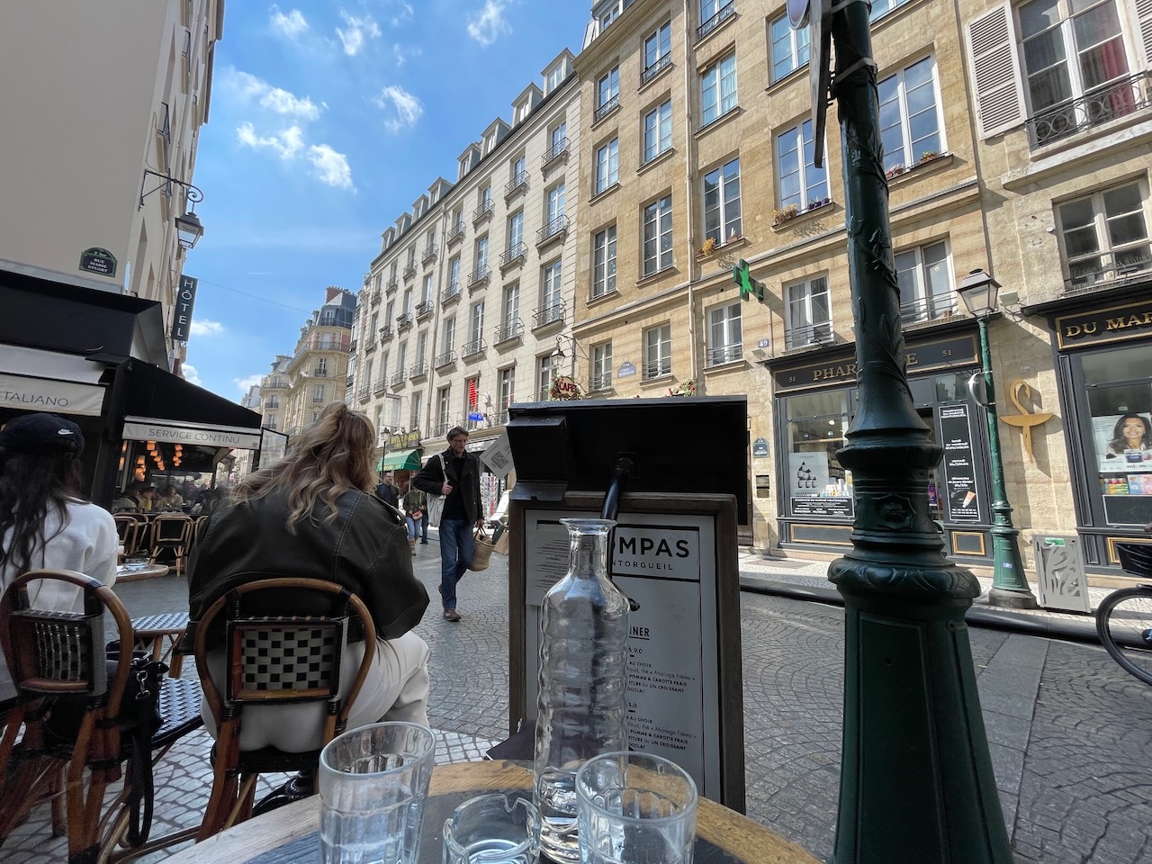 Rue Montorgueil met uiteraard zicht op een pharmacie